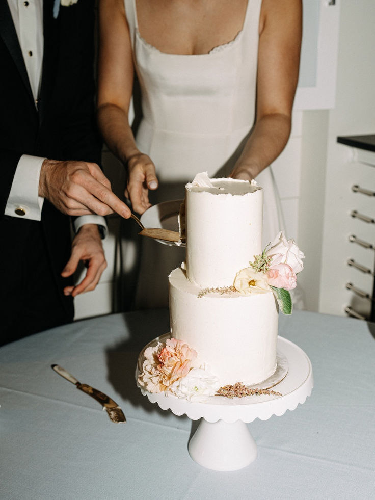 CAKE ARTIST/ BAKER